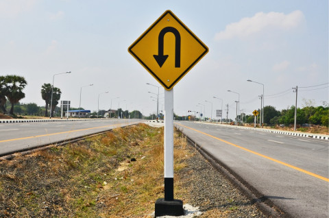 Right of Way: U-Turn Versus Right Turn-who Has The Right-Of-Way?
